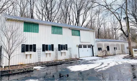  ?? TIMCARTER ?? This is a barn that has gutters. The owner is thinking of removing them. Is this a good idea?