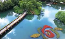  ?? LIN YUNLONG / FOR CHINA DAILY ?? People tour Xixi National Wetland Park during a flower-sighting event in Hangzhou, Zhejiang province, on April 1.