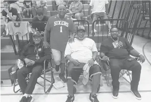  ?? EMANUEL CHANEY/COURTESY ?? Charles“Duffy”Jernigan, second from right, a Hartford high school basketball legend, died from COVID-19 complicati­ons in April at age 61.