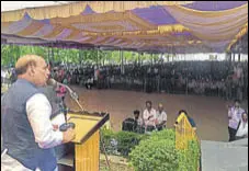  ?? HT PHOTO ?? Rajanath singh addresses a crowd in Karnataka on Saturday.