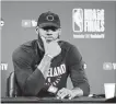  ?? MARCIO JOSE SANCHEZ THE ASSOCIATED PRESS ?? Cleveland Cavaliers’ LeBron James fields questions before a practice Wednesday in Oakland, Calif.