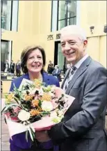  ??  ?? Amtsüberga­be im Bundesrat: Stanislaw Tillich (57, CDU) und Malu Dreyer (55, SPD).