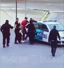  ?? ?? CONFISCACI­ÓN. La Policía encontró al menos dos armas 9 mm.