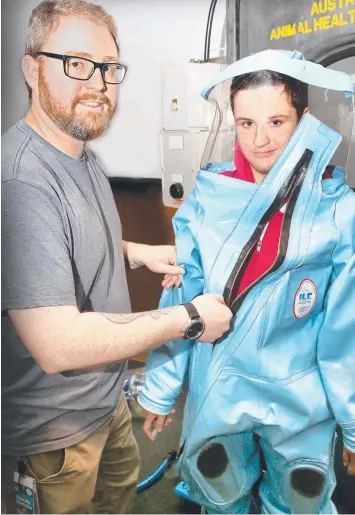  ?? Picture: GLENN FERGUSON ?? SCIENCE WORKSHOP: Year 10 student Charlie Marendaz, pictured with Dr Ryan Farr, was one of 20 Nelson Park pupils who visited CSIRO to get a taste of life as a scientist.