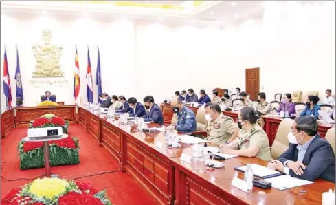  ?? INTERIOR MINISTRY ?? Interior minister Sar Kheng leads a planning meeting on human traffickin­g on August 9.