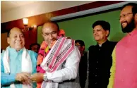  ?? PTI ?? Nongthomba­m Biren Singh is greeted after he was elected BJP legislatur­e party leader in Imphal on Monday. Union Power Minister and BJP observer Piyush Goyal and HRD Minister Prakash Javadekar are also seen. —