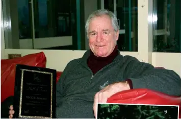  ??  ?? ABOVE: Kel Llewellyn relaxes with his Hall of Fame plaque. RIGHT: Paul Runyan, the 1934 and 1938 US PGA Champion, became a mentor and friend to Llewellyn.