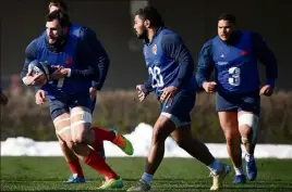  ??  ?? Faute de match dimanche, Charles Ollivon et les Tricolores ont été libérés. Hier, ils ont quitté Marcoussis par transport individuel.