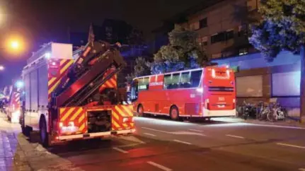  ?? FOTO BFM ?? De brandweer was snel ter plaatse en kreeg de brand na drie kwartier volledig onder controle. 135 patiënten werden tijdelijk elders ondergebra­cht.