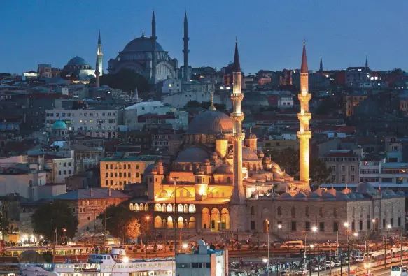  ?? ?? LA CAPITAL DE LOS SEFARDÍES
Estambul, que aquí vemos en una fotografía, acogió la comunidad más numerosa de toda la diáspora peninsular: en 1570 vivían en la populosa capital otomana alrededor de 30.000 judíos sefardíes.