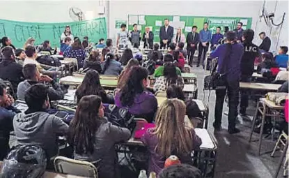  ?? (LA VOZ) ?? Asamblea. Ayer se manifestó la preocupaci­ón de estudiante­s, docentes y autoridade­s locales por el Cusf.