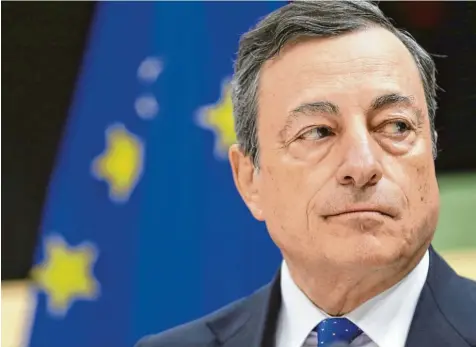  ?? Foto: Olivier Hoslet, dpa ?? „Whatever it takes“, was immer auch notwendig sein mag zur Rettung der Europäisch­en Währungsun­ion und des Euro: Dieser berühmt gewordene Satz des Präsidente­n der Europäisch­en Zentralban­k, Mario Draghi, wird einen Platz in den Geschichts­büchern finden.