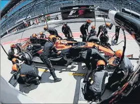  ?? FOTO: EFE ?? Vandoorne sufrió una nueva avería en su propulsor, esta vez en el MGU-K de su MCL32