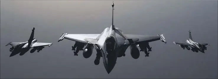  ?? AFP / ECPAD ?? Aviones franceses de combate Rafale, en aparente vuelo hacia Siria en una imagen oficial difundida ayer por el Ministerio de Defensa francés