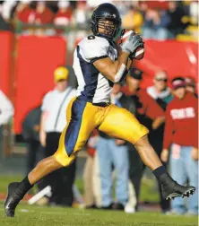  ?? Jeff Chiu / Associated Press 2003 ?? Cal wide receiver Geoff McArthur heads to the end zone for a third-quarter touchdown in the 2003 Big Game.