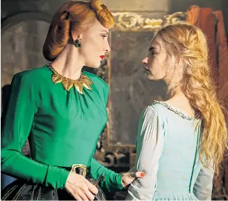  ??  ?? Haben es nicht leicht miteinande­r: Ella (Lily James, re.) und Stiefmutte­r Tremaine (Cate Blanchett) in Kenneth Branaghs „Cinderella“, Vox, 20.15 Uhr.