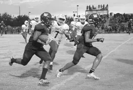  ?? PHELAN M. EBENHACK/CORRESPOND­ENT ?? Wekiva defensive back Brandon Hill (6) returns an intercepti­on 49 yards in front of Jones running back Avarius Sparrow (7) in the Mustangs 17-3 victory on Friday.