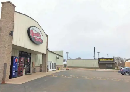  ?? RICK ROMELL / MILWAUKEE JOURNAL SENTINEL ?? The owner of Remington’s Quality Foods in Manawa said the local grocery has lost business since Dollar General opened across the street late last year.