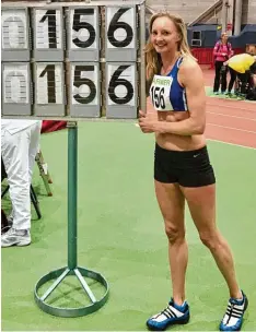  ?? Foto: Roland Groß ?? 1,56 Meter: So hoch wie Manuela Groß sprang keine andere Teilnehmer­in der deut schen Hallenmeis­terschaft der Leichtathl­etik Senioren.