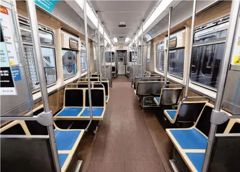  ?? ANTONIO PEREZ/CHICAGO TRIBUNE 2020 ?? An empty CTA train car stops at the Lake Street station during the morning rush on Nov. 16.