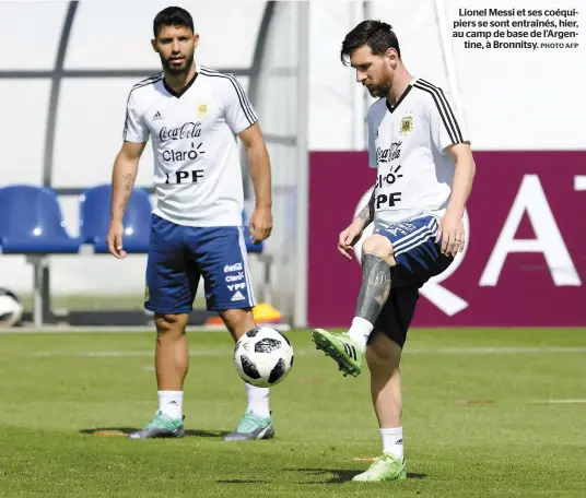  ?? PHOTO AFP ?? Lionel Messi et ses coéquipier­s se sont entraînés, hier, au camp de base de l’argentine, à Bronnitsy.