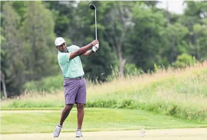  ?? RICHARD LAUTENS/TORONTO STAR ?? Host Joe Carter drives off the first tee at the Celebrity Skins Game on Wednesday at Eagles Nest Golf Club in Maple, Ont.