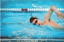  ?? PHOTOS: ANDY JACKSON ?? Zac Reid powers through the water during one of his many training sessions.