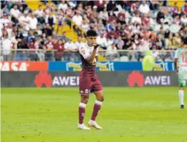  ?? DIANA MÉNDEZ ?? El delantero Johan Venegas celebra el tercer gol de Saprissa ante Carmelita, el cual cerró el marcador de la goleada morada.