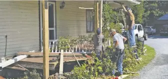  ?? BY BOB HURLEY ?? The coffee shop’s porch was destroyed after being struck by a vehicle.