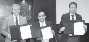  ?? /CORTESÍA ?? El Congreso de Coahuila y el ICAI firmaron un convenio para Garantizar la Informació­n Pública y Parlamento Abierto 2019