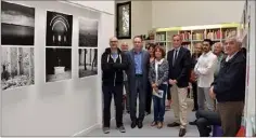  ?? (Photo M.-E.C.) ?? Inaugurati­on par le maire et Xavier Beck de l’exposition d’Alain Jouannetau­d en présence notamment de l’artiste (à gauche).