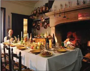  ??  ?? La scène de la table provençale avec ses figurants au château Gombert.