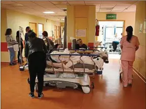  ??  ?? Certains hôpitaux pourraient ne plus ouvrir leur service d’urgences 24/24 h.