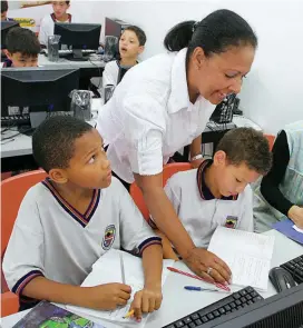  ?? FOTO ?? La imagen correspond­e al colegio Benjamín Herrera, donde hay maestros beneficiar­ios del programa.