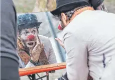  ??  ?? Auch einen Clown- und Improtheat­er-Workshop gibt es beim Theaterfes­t in Konstanz. Foto: Veranstalt­er