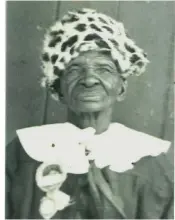  ?? ?? Rachel Thoka was an enigma to her family and academics who tried to work out where she came from. Towards the end of her long life numerous newspaper and magazine articles were written about her experience­s. On the right is an undated photograph of an elderly Thoka.