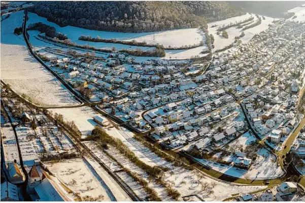  ?? Foto: Oliver Giers ?? Der Weg zur Autobahn führt durch Unterkoche­n über die Ebnater Steige. Im Ostalbkrei­s wird derzeit nach einer Lösung des Problems gesucht.