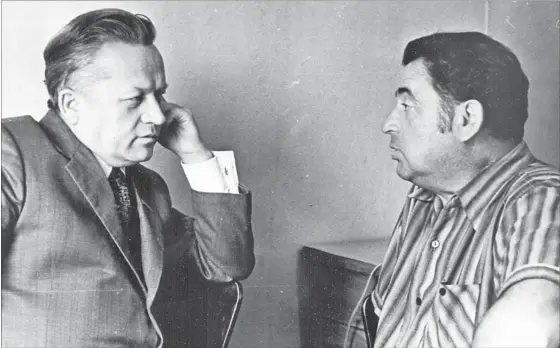  ?? Иван Шамякин и Виктор Ковальчук в редакции “Гомельскай праўды”, конец 60-х годов прошлого века ??