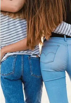  ?? Foto: Arnaiz, imago ?? Ob das noch modisch ist? Diese Jeans haben zumindest von hinten keine Löcher. An gesagte Modelle sind regelrecht zerfetzt. Viel Geld für wenig Stoff.