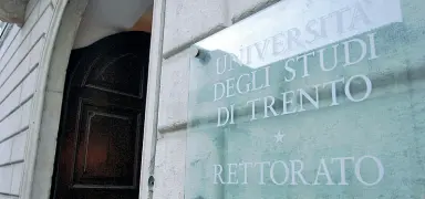  ??  ?? Via Calepina La sede del rettorato dell’Università di Trento: procede l’iter per il corso di laurea in Medicina