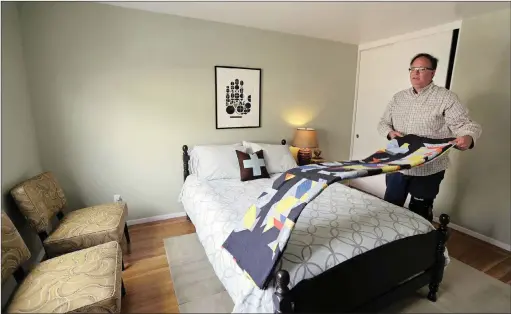  ?? PICTURE: BEN MARGOT/AP ?? THE FULL PICTURE? A man prepares a room to rent on Airbnb. Patrick Leclezio’s recent trip to Rio made him rethink his support for the concept.