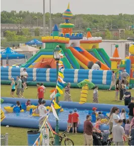  ?? PHOTO COURTESY OF THE TOWN OF KIRKLAND ?? Young and old alike gather for outdoor fun at Kirkland Day, an annual event which this year takes place on June 17 at Parc des Bénévoles, 18180 Elkas Blvd.