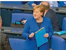  ?? FOTO: IMAGO IMAGES ?? Launige Antworten bei der Befragung zur Corona-Politik im Bundestag: Angela Merkel ist offenbar mit sich zufrieden.