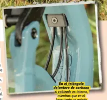  ??  ?? En el triángulo delantero de carbono el cableado es interno, mientras que en el basculante va guiado por fuera.