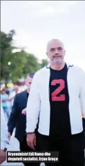  ??  ?? Kryeminist­ri Edi Rama dhe deputeti socialist, Erjon Braçe