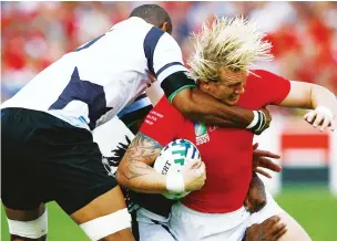  ??  ?? Suffering: Former Wales No.8 Alix Popham has early dementia