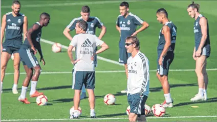  ??  ?? Los jugadores del Real Madrid han intensific­ado sus mensajes de solidarida­d y apoyo con su entrenador