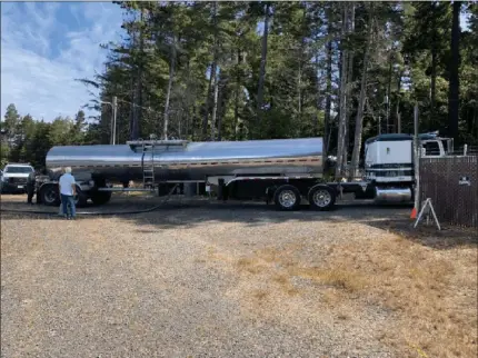  ?? CONTRIBUTE­D PHOTO ?? Water deliveries from Ukiah to the City of Fort Bragg began last week.
