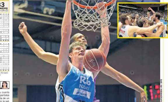  ??  ?? POR LOS AIRES. Pustovyi (14 puntos) machaca ante Randolph. Arriba, el Obradoiro celebra su triunfo ante el Real Madrid.