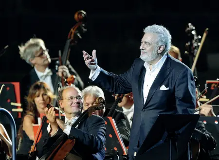  ??  ?? Star Doppia presenza per Placido Domingo: in veste di baritono e di direttore d’orchestra